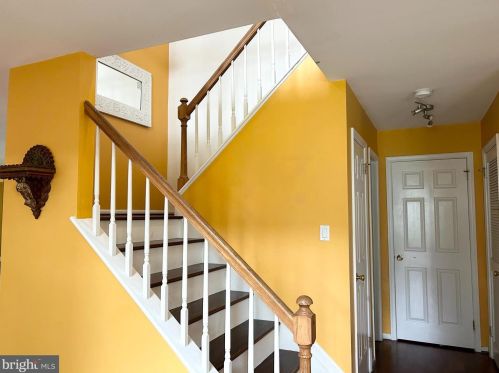 18 Dorset Ct, Princeton NJ  08540-7054 exterior