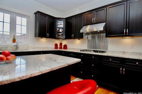 16 Fieldstone Ln, Southington CT  06489-3954 exterior