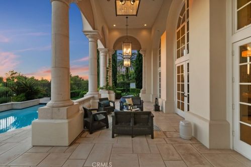 1 Charlotte, Irvine CA  92603-3448 exterior