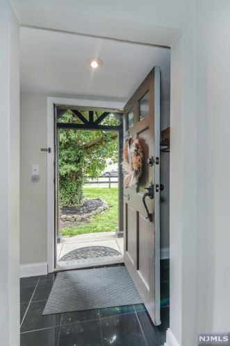 436 Knickerbocker Rd, Cresskill, NJ 07626-1212