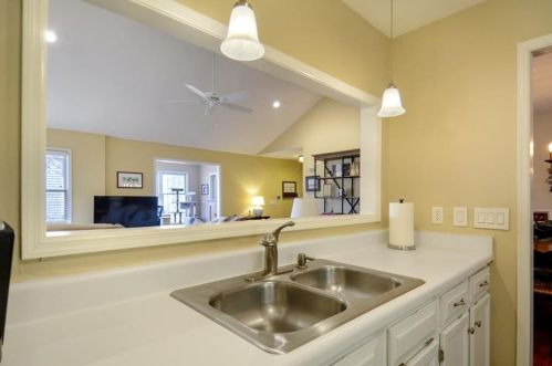 1011 Camden Ct, Atlanta GA  30327-4276 exterior
