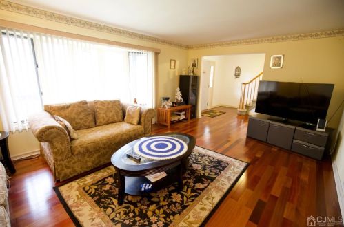 14 Ned Ct, Sewaren, NJ 07077-1014