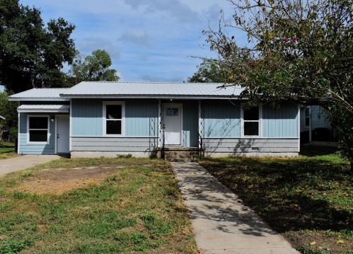 708 Dyer St, Rockdale, TX 76567-2208