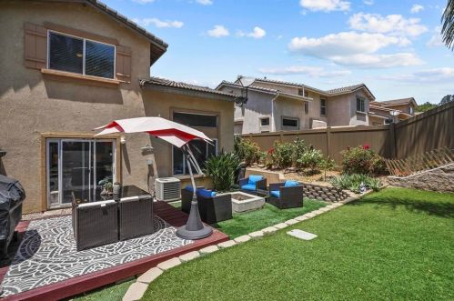 812 Daybreak Pl, Vista CA  92084-3347 exterior