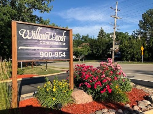 938 Old Willow Rd, Wheeling IL  60070-2446 exterior