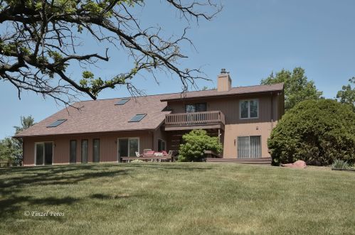 7711 Valley Hill Rd, Bull Valley, IL 60098-7873