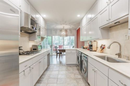 2070 Dellwood Dr, Atlanta GA  30309-1243 exterior