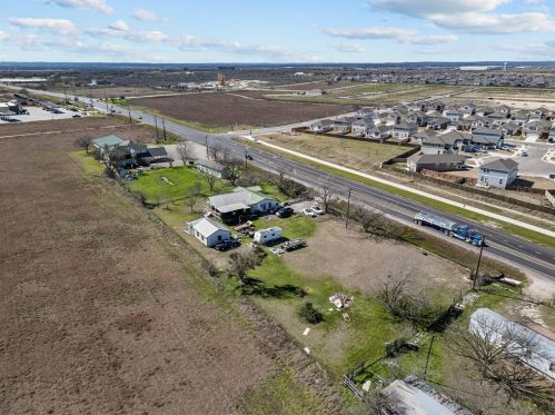 6048 Camino Real, Reedville, TX 78656-4210