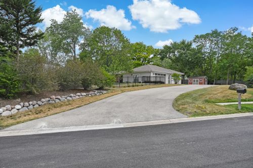 1200 Oakridge Ct, Palatine, IL 60067-2087