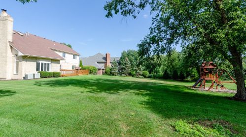 8749 Aintree Ln, Willowbrook IL  60527-8391 exterior