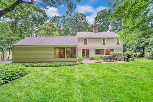 9 Robin Rd, Glastonbury, CT 06033-3255
