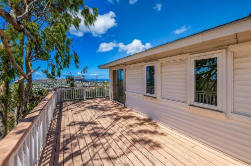 1729 Iwi Way, Honolulu HI  96816-3826 exterior