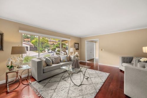 1430 Greenbriar Rd, Glendale CA  91207-1053 exterior