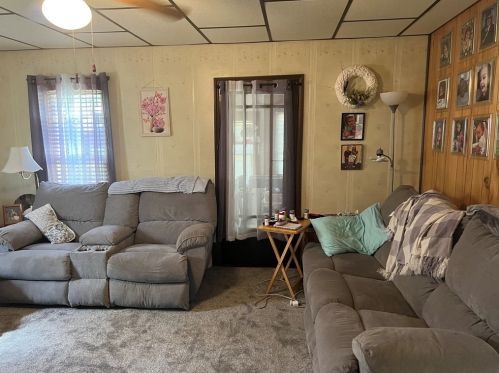 123 Houser Dr, Franklin, PA 16323-5707