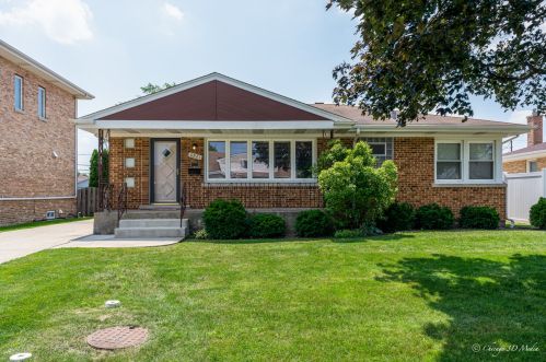 6921 Oakton Ct, Niles IL  60714-3014 exterior