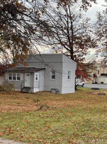 14 Austin St, Sewaren, NJ 07077-1202
