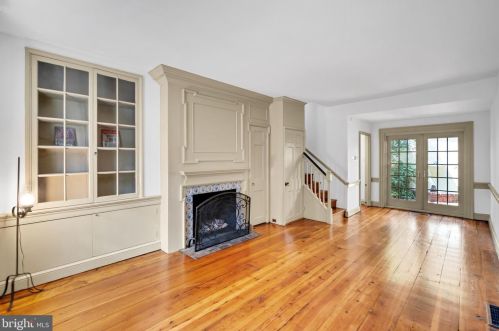 330 3rd St, Philadelphia, PA 19106-0011