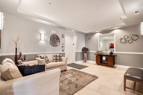 445 Village Grn, Half Day, IL 60069-3091