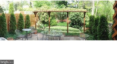 12 Catbird Ct, Trenton NJ 08648-2045 exterior