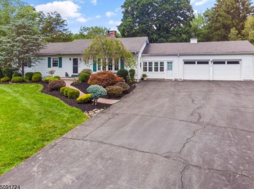 15 Green Gate Rd, Lebanon, NJ 08833-5042