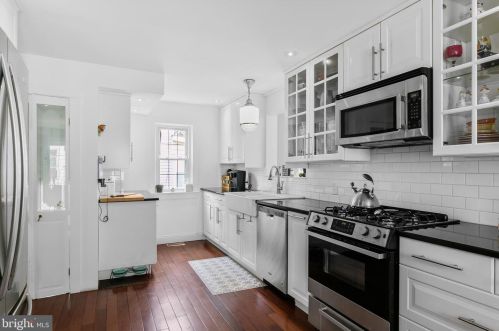 320 Chestnut St, Tavistock NJ 08033-1810 exterior