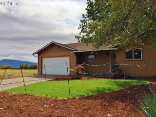 950 Greenway Dr, Harrisburg, OR 97446-9506
