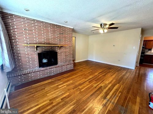 611 Garden Dr, Harrisburg, PA 17111-3224