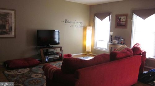 7722 Shootingstar Dr, Springfield VA  22152-3101 exterior