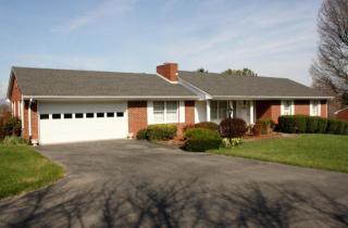 1701 Oakwood St, Bedford, VA 24523-1215