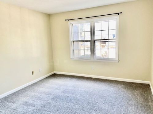 72 Montre Sq, Atlanta GA  30327-4044 exterior