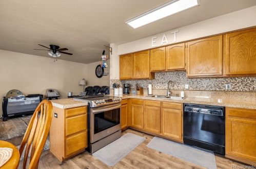 4852 Tower Way, Aurora CO 80015-3208 exterior