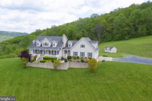 515 Winona Dr, Linden, VA 22642-6565