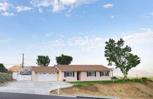 190 Mount Rushmore Dr, Norco, CA 92860-1786