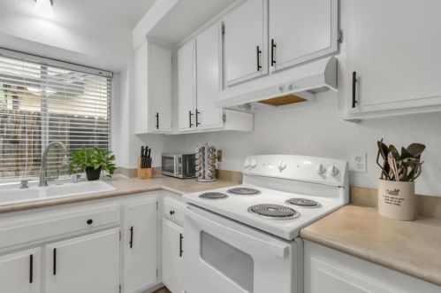 8616 Diamond Crest Ct, Elk Grove CA  95624-2848 exterior