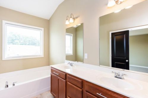 7060 Elmwood Ridge Ct, Atlanta GA  30340-1873 exterior