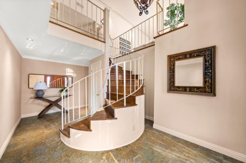 2921 Graceland Way, Glendale, CA 91206-1332