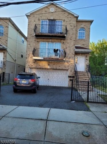 192 Badger Ave, Newark, NJ 07108-2224