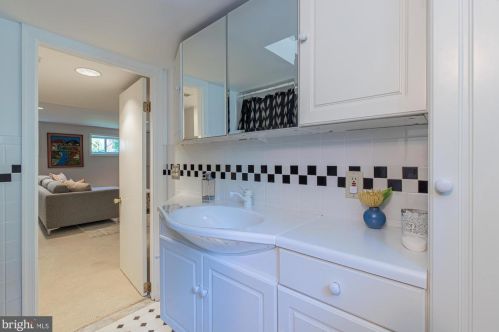 9301 Mintwood St, Silver Spring MD 20901-3523 exterior