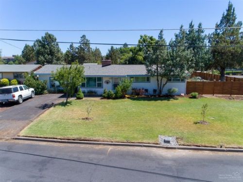 1090 Cyn Dr, Eagle Crest OR  97756-1538 exterior