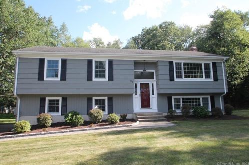 98 Camelot Dr, Upper Stepney, CT 06468-2055