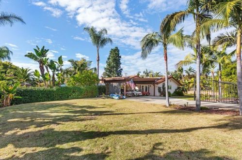 3433 Royal Rd, Vista CA  92084-6616 exterior