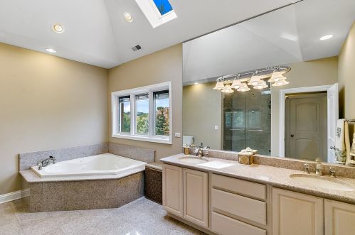 9171 Falling Waters Dr, Willowbrook IL  60527-0717 exterior