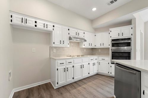 340 Falcon Creek Dr, Suwanee GA  30024-2598 exterior