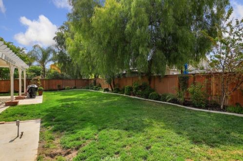 12595 Orangeblossom Ln, Riverside CA  92503-7058 exterior
