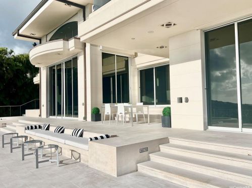 360 Puuikena Dr, Honolulu HI  96821-0025 exterior