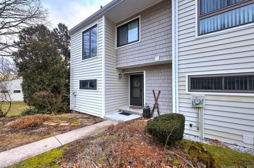 23 Currier Pl, Cheshire CT  06410-1459 exterior