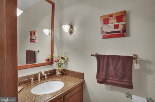 202 Suncrest Rd, Lancaster PA  17601-4835 exterior