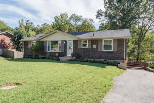 325 Bonnavue Dr, Hermitage, TN 37076-1017