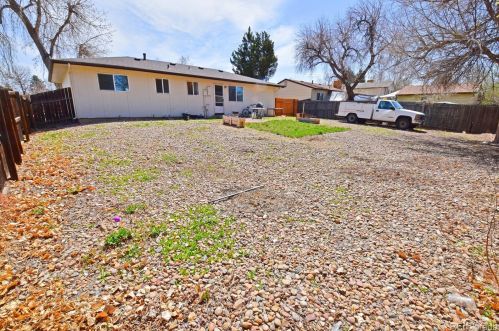 939 Nile Way, Aurora CO 80012-3217 exterior