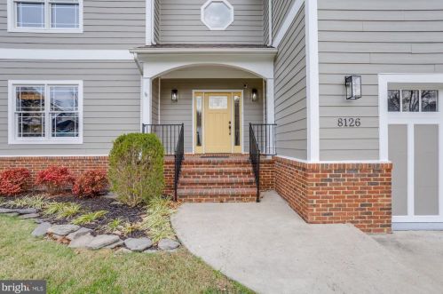 8126 Drayton Ln, Springfield, VA 22151-1815